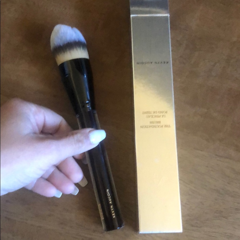Foundation brush